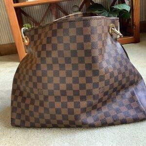 Large tote.  No handle/strap, signs of use inside.